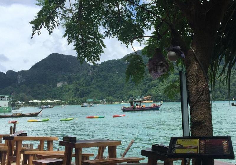 هتل Phi Phi Green House & Sunsky Hostel