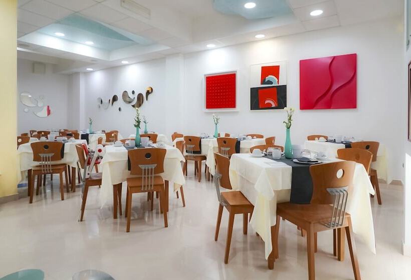 هتل Piccadilly Rooms Restaurant And Beach