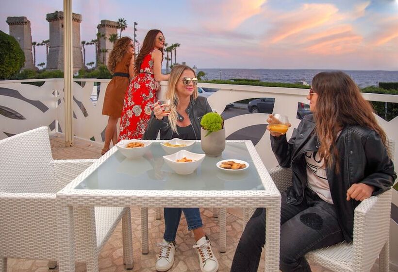 هتل Piccadilly Rooms Restaurant And Beach