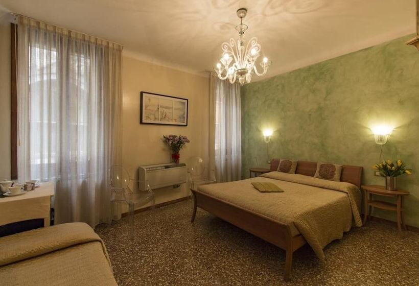 Fotos del hotel Taverna San Lio:  3