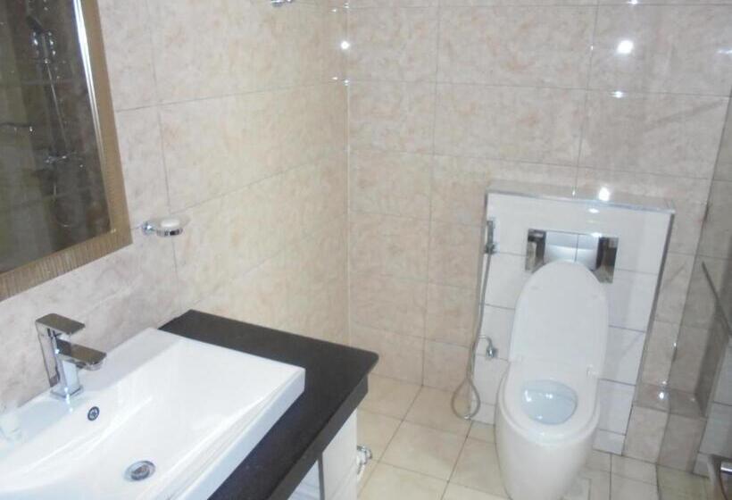 We Hotel And Suites