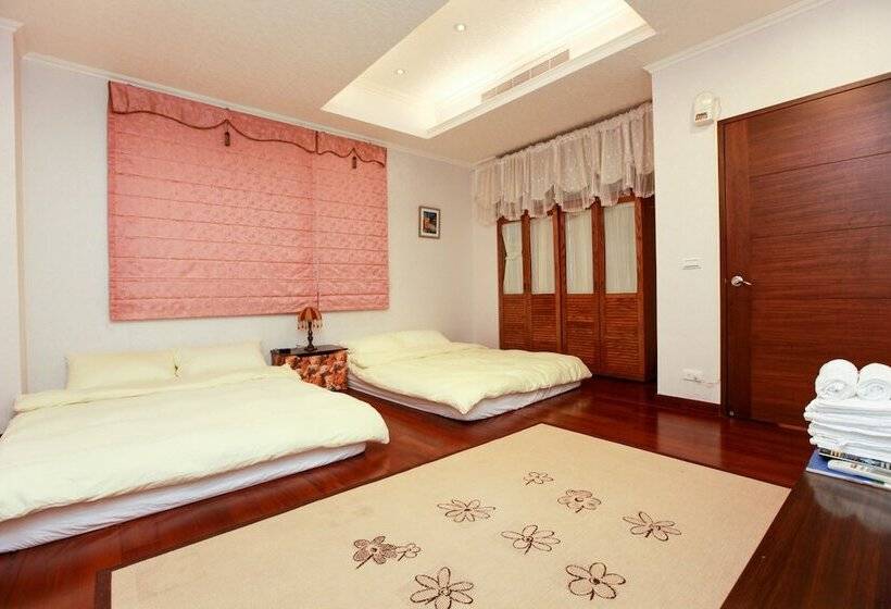 پانسیون Balawua House