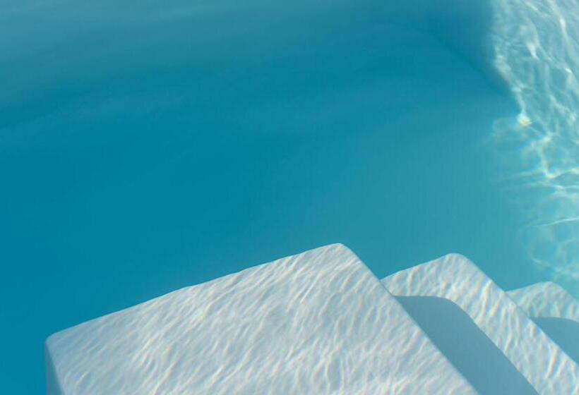پانسیون Neptune Luxury Suites