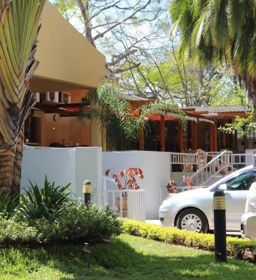 هتل Casa Mia Lodge & Restaurant