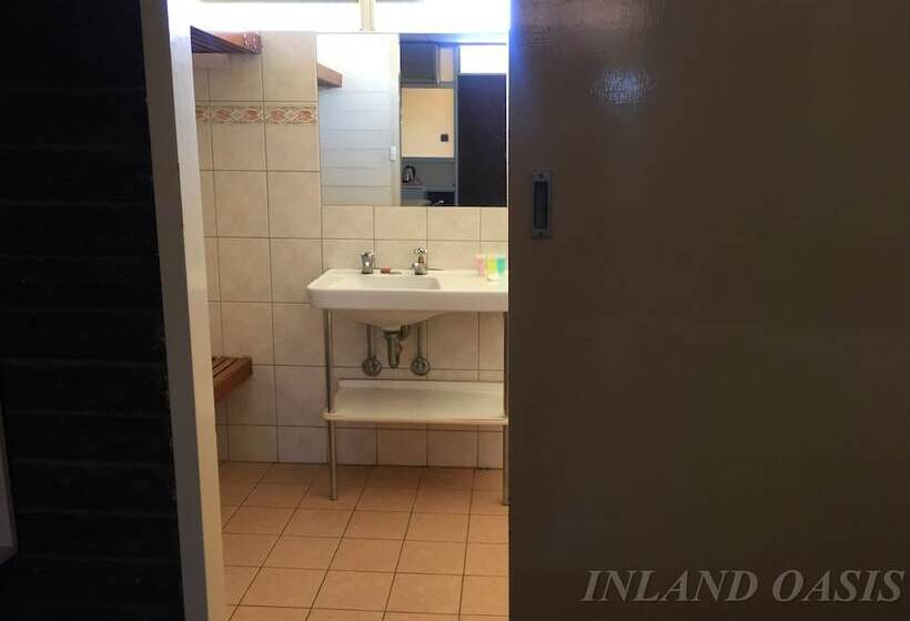 Inland Oasis Motel