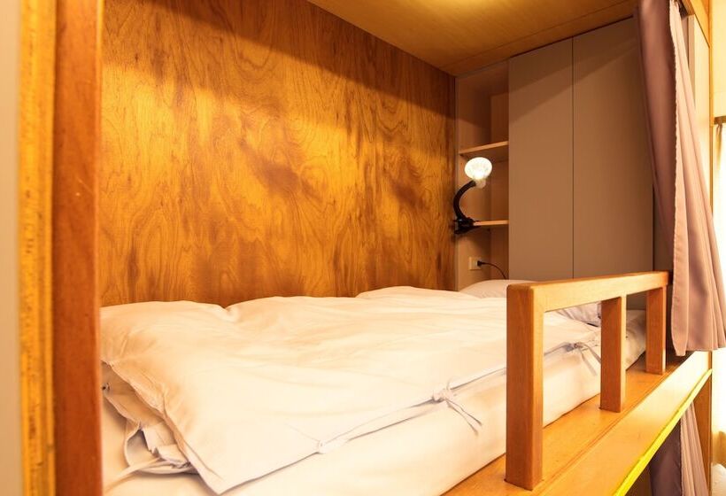 On My Way Taipei Hostel