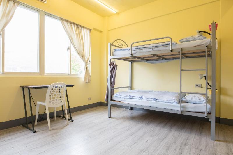 On My Way Taipei Hostel