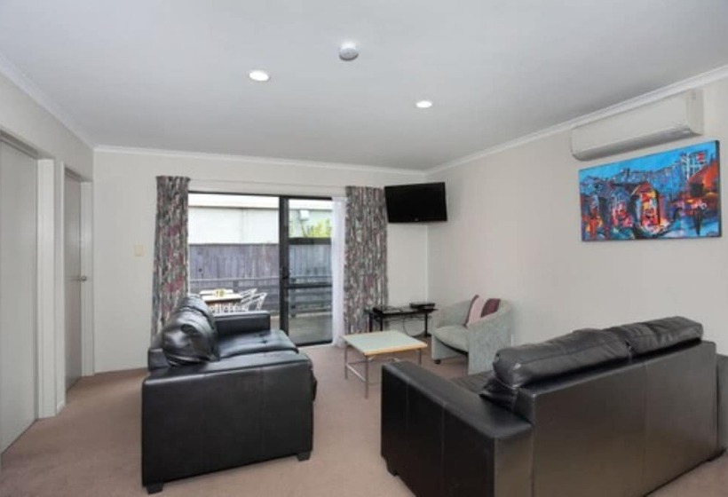 Pavilion Motel & Conference Centre