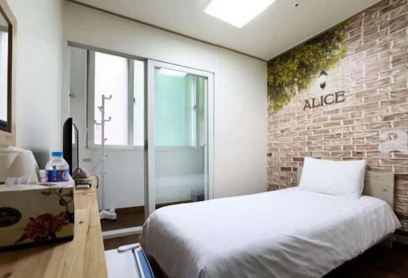 پانسیون Alice Residence
