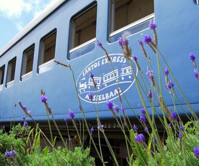 Santos Express Train Lodge   Hostel