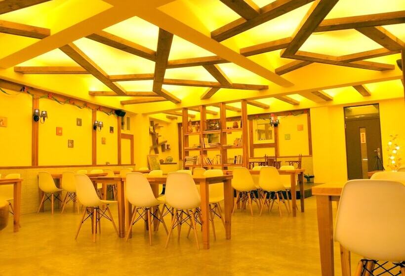 تختخواب و صبحانه Fanzhalan Guest House