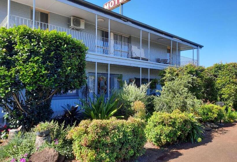 Flying Spur Motel