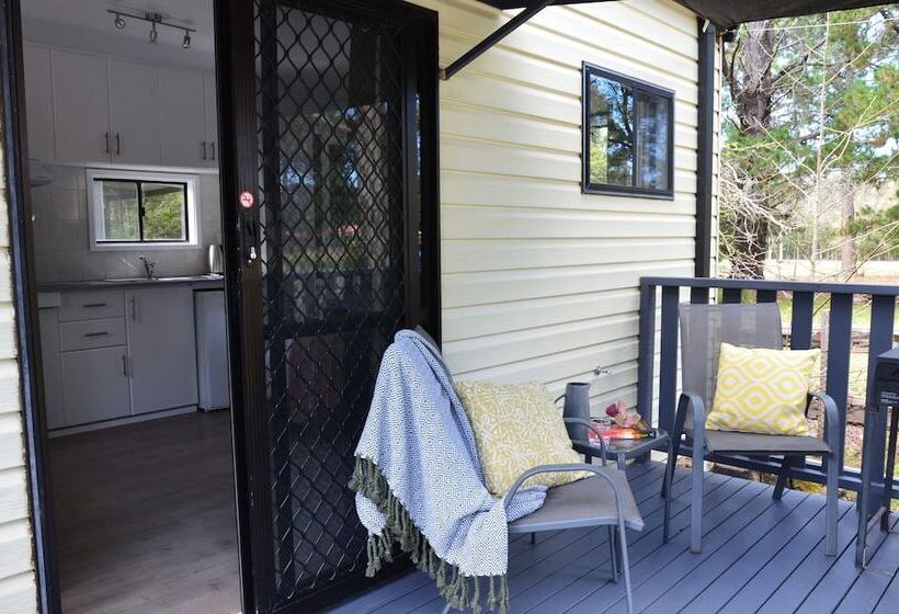Отель Jervis Bay Cabins & Hidden Creek Campsite