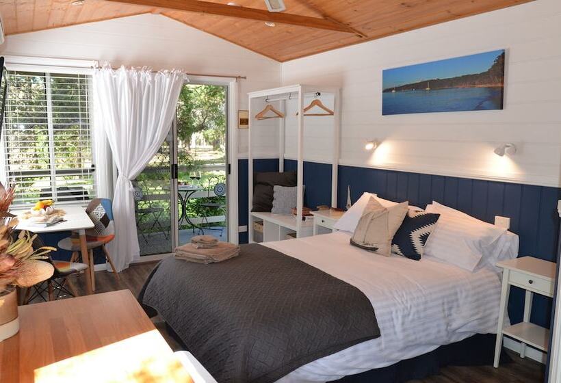 Отель Jervis Bay Cabins & Hidden Creek Campsite