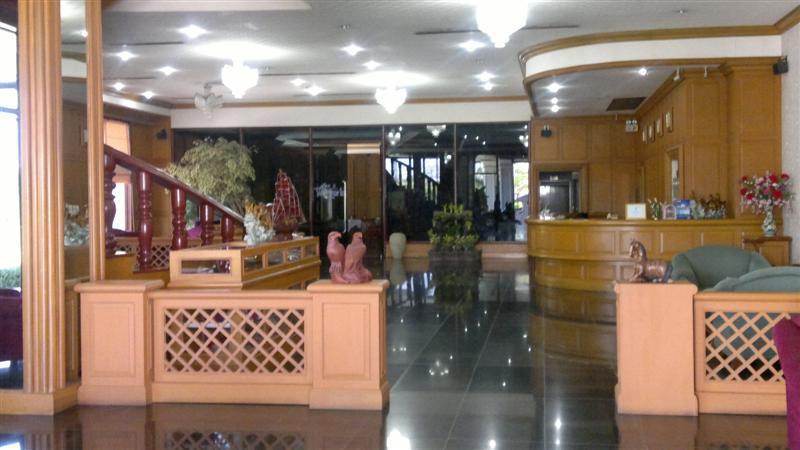 هتل Pathum Thani Place