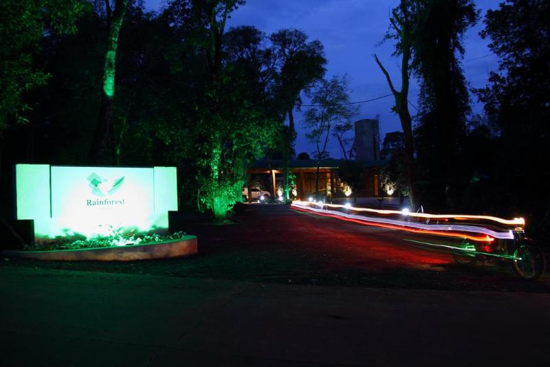 Rainforest Hotel & Cabañas