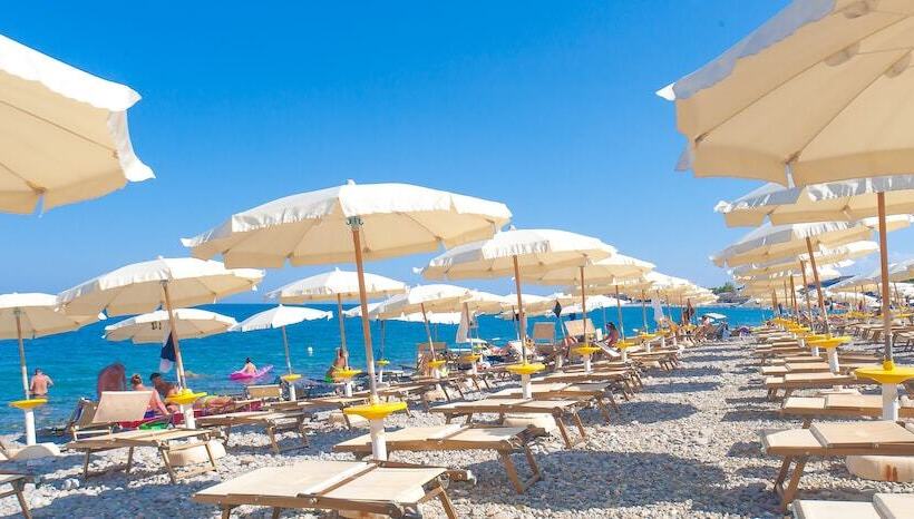 فندق Relais Capo Spulico   Beach & Spa
