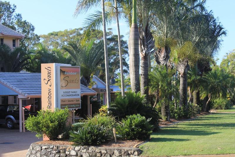 모텔 Rainbow Sands Resort
