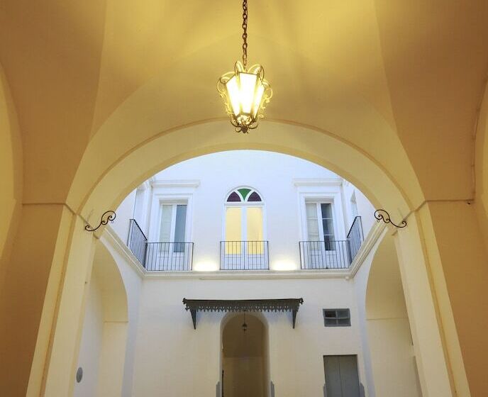پانسیون Personè Palace