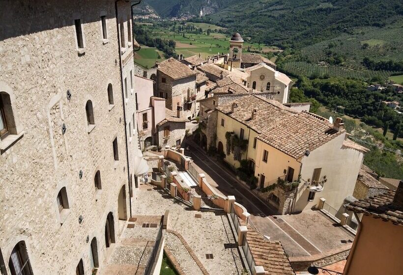فندق Albergo Rocca Ranne