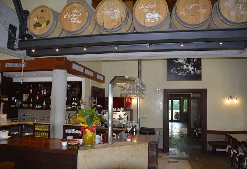 هتل Albergo Vinnaeria La Baita