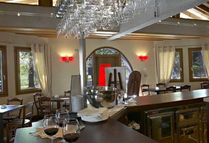 هتل Albergo Vinnaeria La Baita