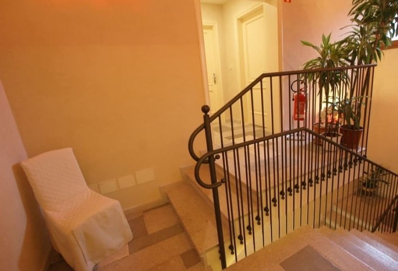 هتل Albergo Vinnaeria La Baita