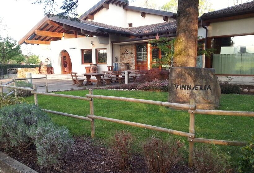 هتل Albergo Vinnaeria La Baita