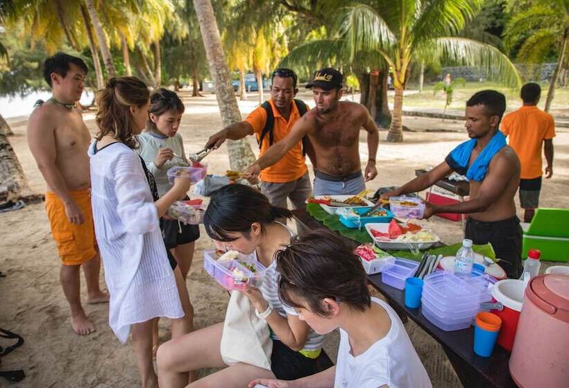 هتل Alunan Resort All Inclusive