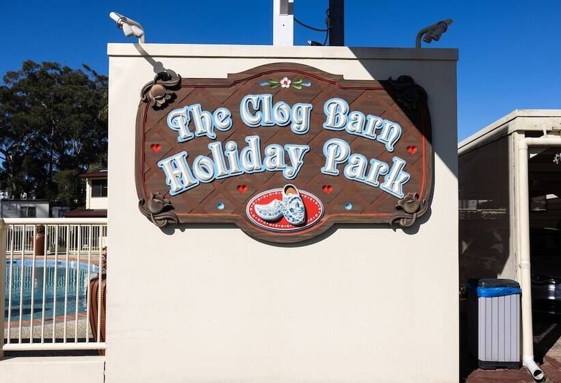 هتل Clog Barn Caravan Park