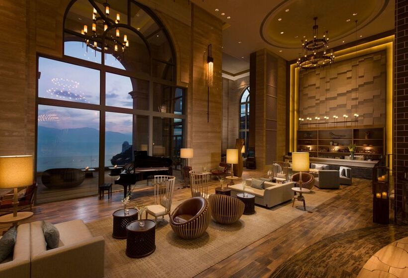 هتل Hilton Yuxi Fuxian Lake