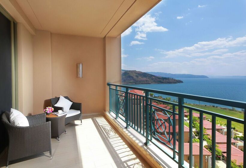 هتل Hilton Yuxi Fuxian Lake