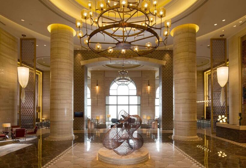 هتل Hilton Yuxi Fuxian Lake