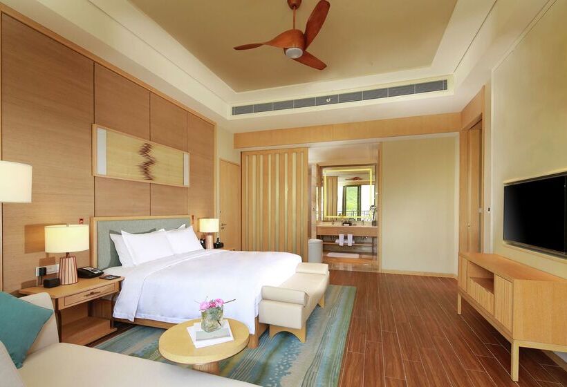 هتل Hilton Yuxi Fuxian Lake