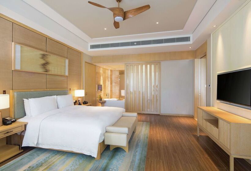 هتل Hilton Yuxi Fuxian Lake