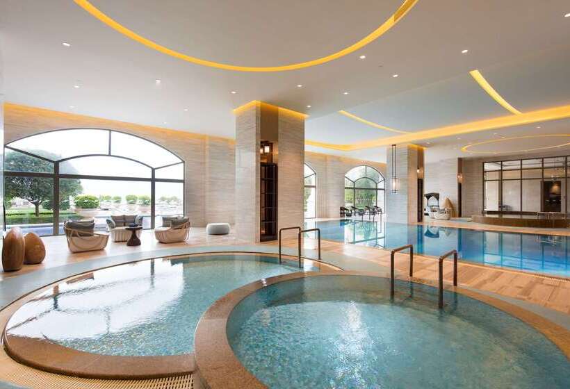 هتل Hilton Yuxi Fuxian Lake