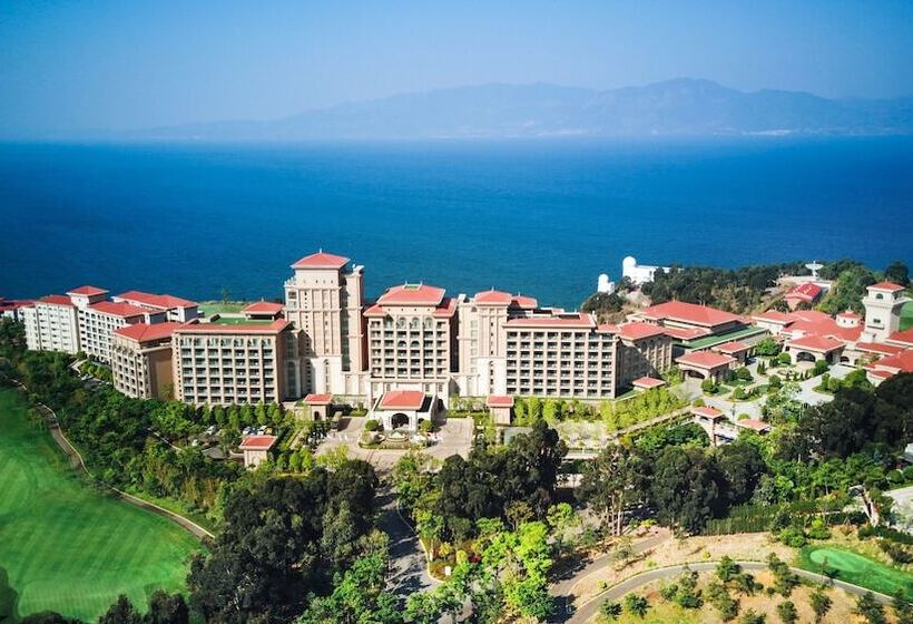 هتل Hilton Yuxi Fuxian Lake