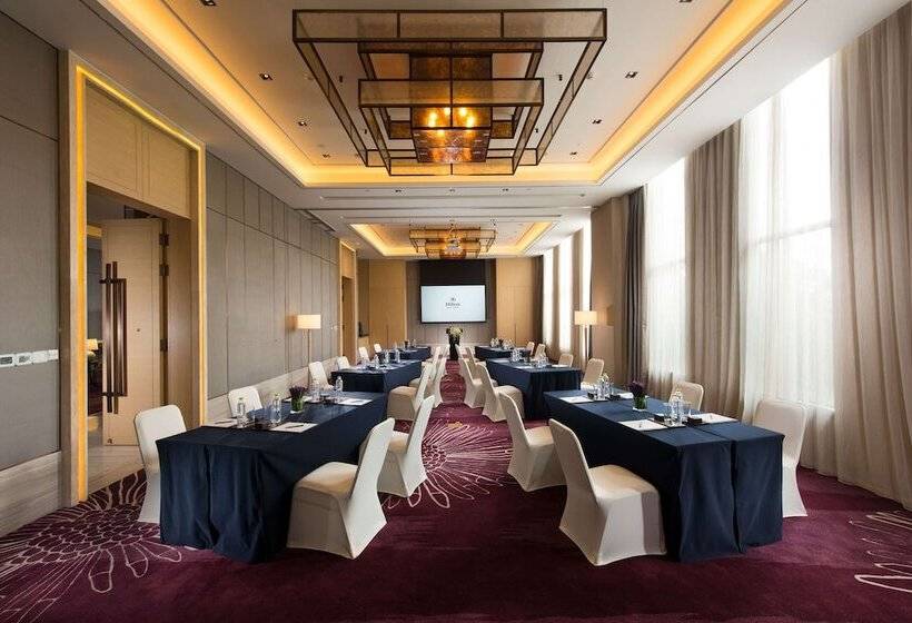 هتل Hilton Yuxi Fuxian Lake