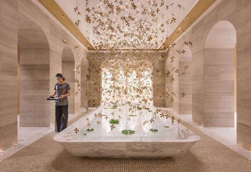 هتل Hilton Yuxi Fuxian Lake