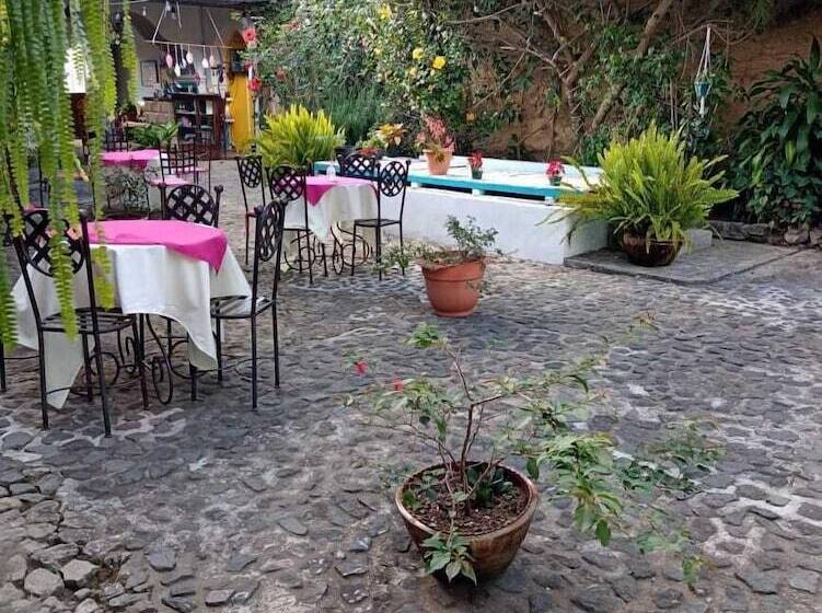 هتل Monasterio