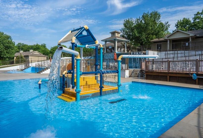 فندق Stonebridge Village Resort