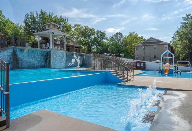 فندق Stonebridge Village Resort