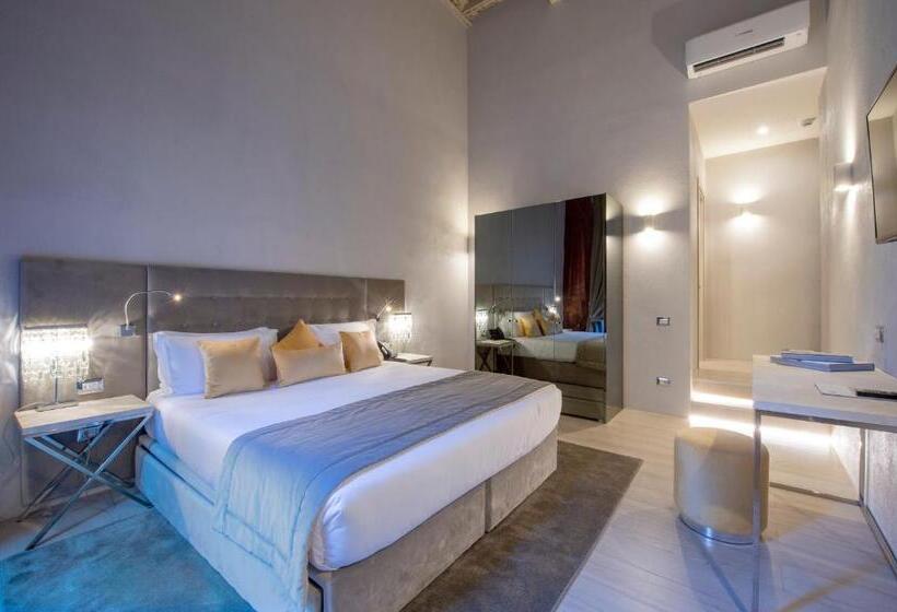 Terrace Pantheon Relais