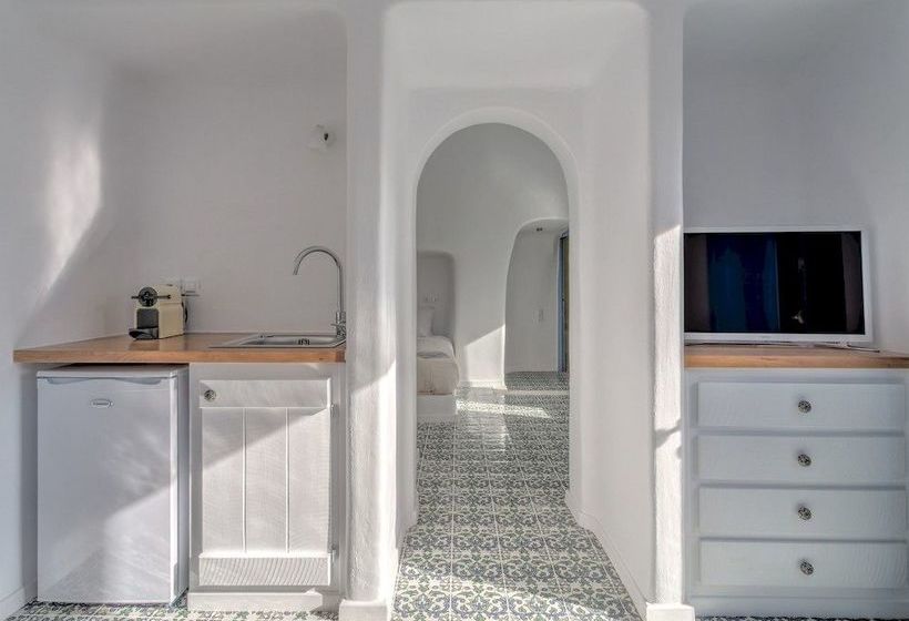 Luna Santorini Suites