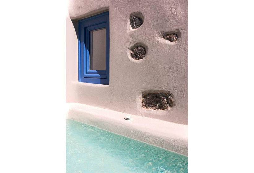 Luna Santorini Suites