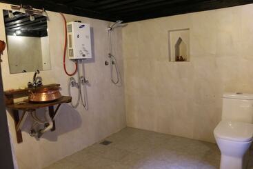 پانسیون Hira Guest House