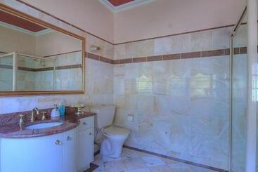 پانسیون Melville House Bed And Breakfast