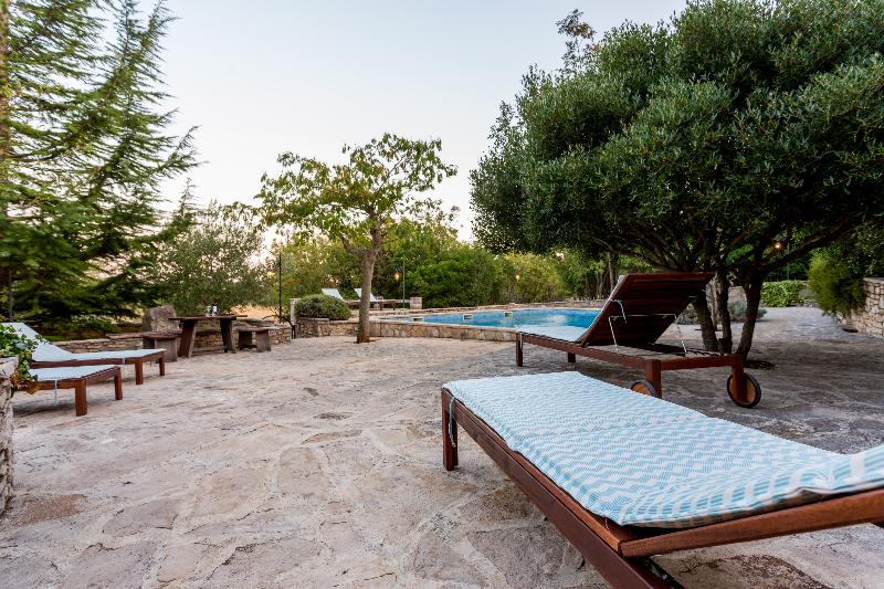 پانسیون Nono Ban Hotel & Villa