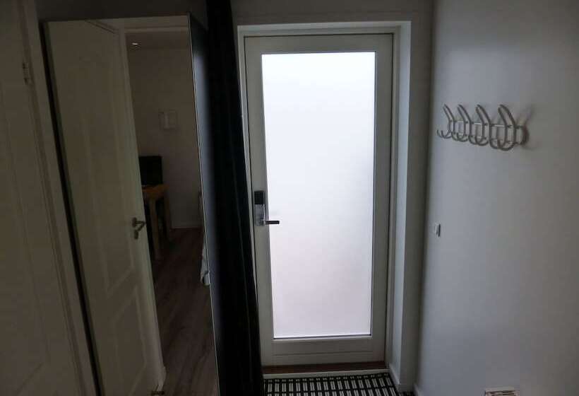 تختخواب و صبحانه Engholmbb