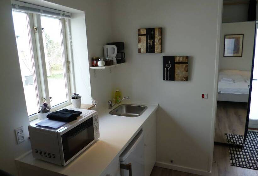 تختخواب و صبحانه Engholmbb